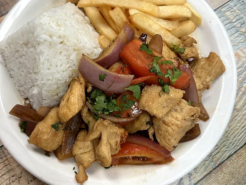 Pollo Saltado