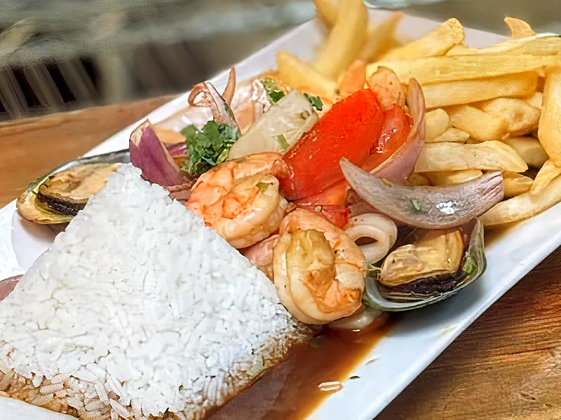 Saltado de Mariscos